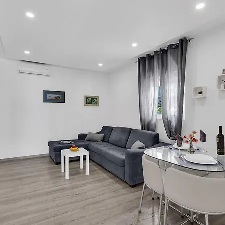 Apartment Sunny Garden Ana Makarska