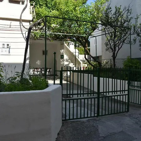 Sunny Garden Ana Apartment *